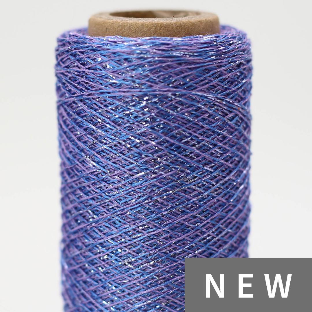 Kremke Stellaris in Farbe Blau Silber – feines Beilaufgarn mit metallischem Glanz.