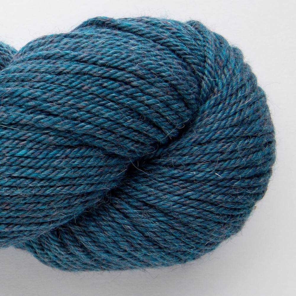 Knäuel Amano Warmi Garn in Farbe Blue Velvet 6026
