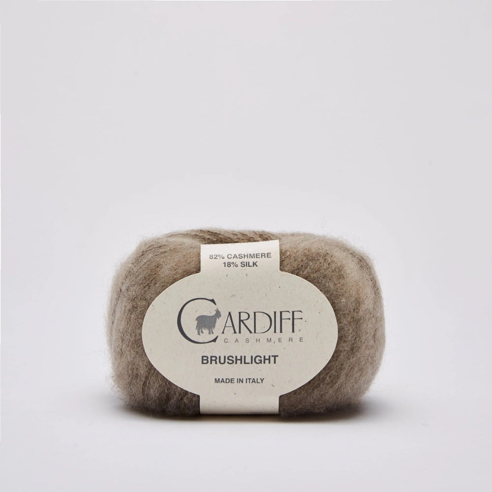 Knäuel Cardiff Brushlight Garn in Farbe Brown 103