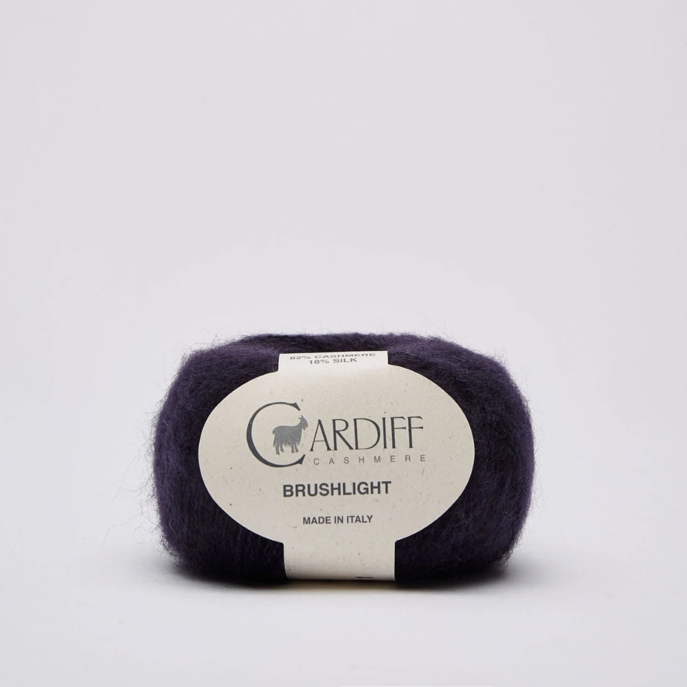 Knäuel Cardiff Brushlight Garn in Farbe Navy 109