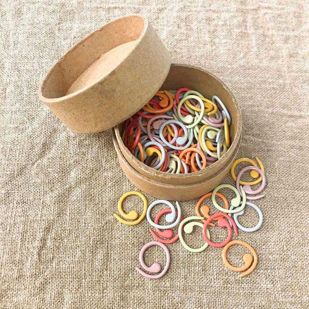 Runde Maschenmarkierer CocoKnits Split Ring Markers Medium in Metalldose