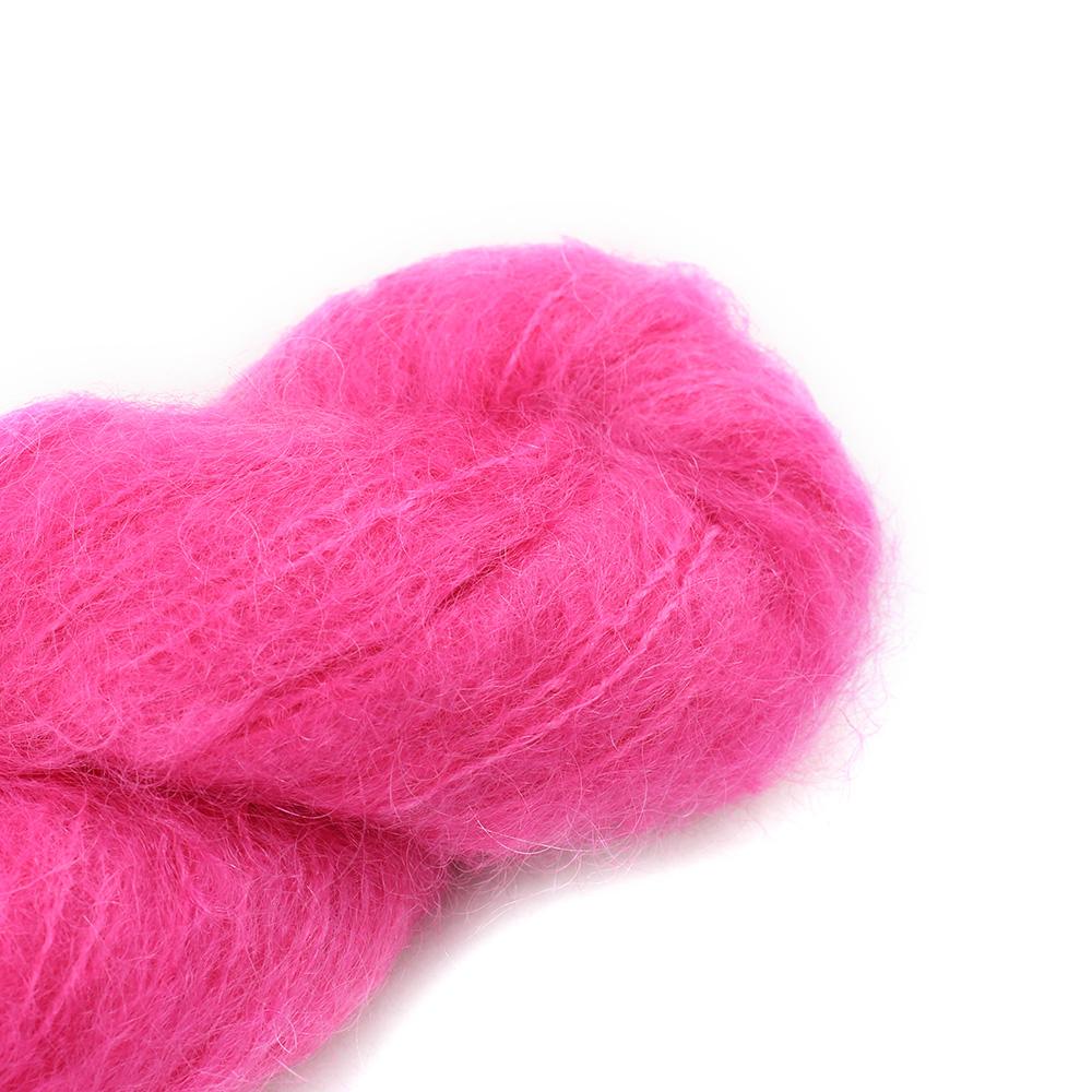  Leuchtend pinkes Mohairgarn – weich und auffällig