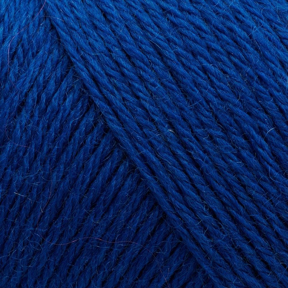 Strickgarn Arwetta in tiefem Ultramarinblau, edel und kraftvoll