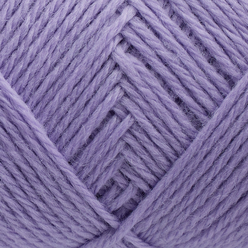 Strang Filcolana Arwetta in der Farbe Lavender Frost (267), sanfter Lavendelton auf Merinowolle mit Nylon