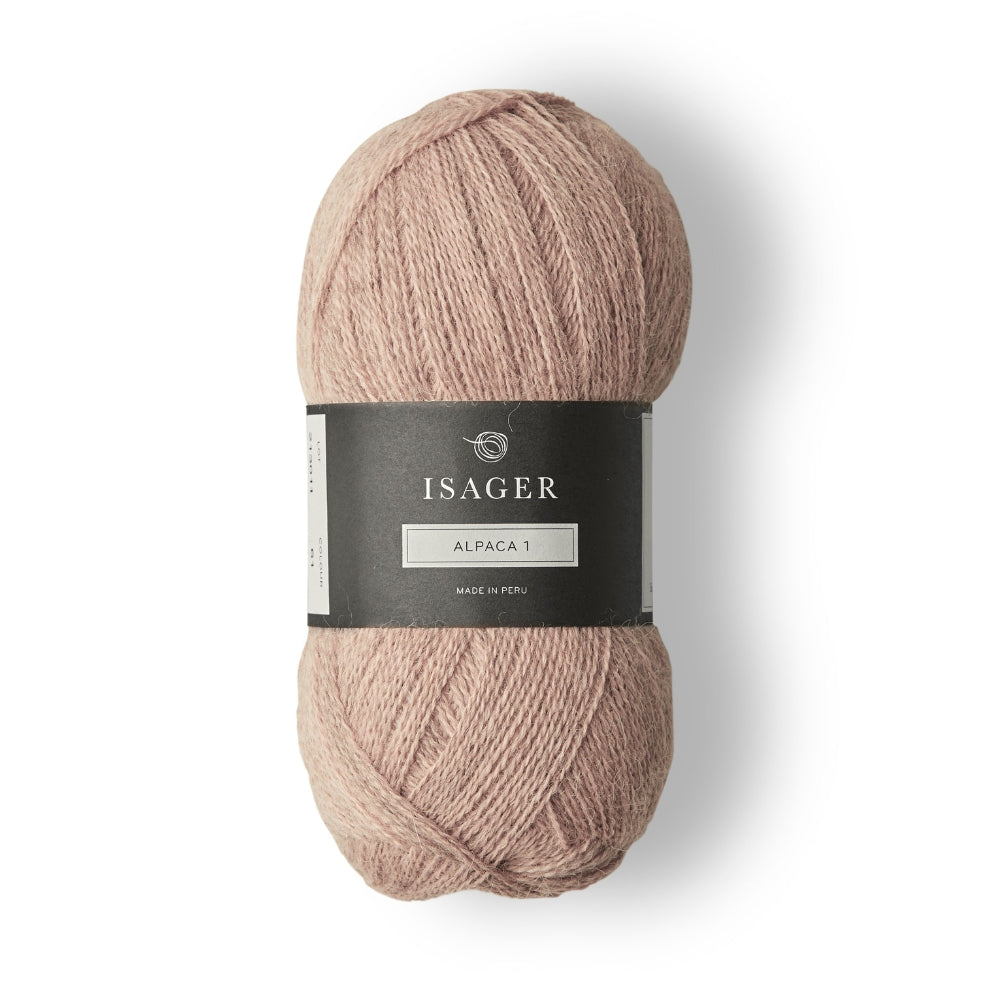 Weiches, ultrafeines Alpaka-Garn von Isager in Altrosa. Ideal für feine Strickprojekte und zum Kombinieren mit anderen Garnen.