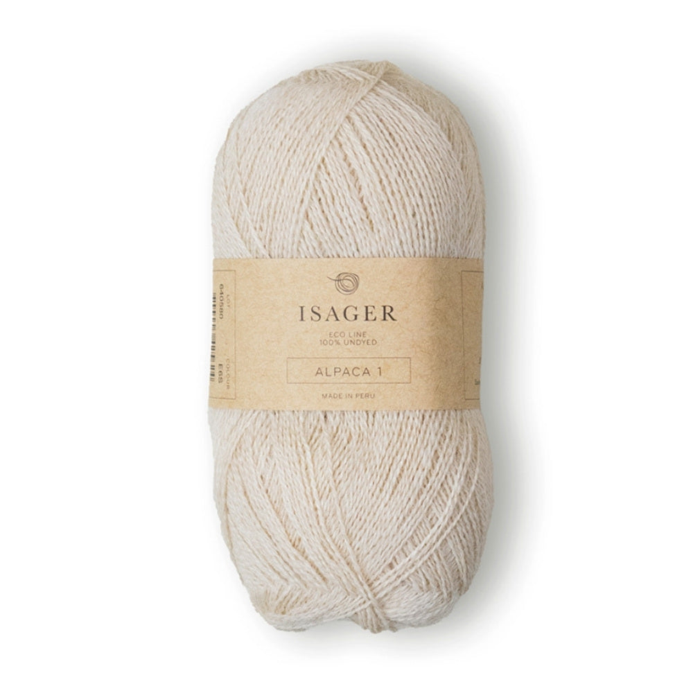 Weiches, ultrafeines Alpaka-Garn von Isager in E6s sand. Ideal für feine Strickprojekte und zum Kombinieren mit anderen Garnen.