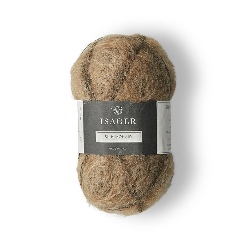 Federleichtes Mohairgarn von Isager in warmem Braun. Für dezente Strickdesigns mit Tiefe und Struktur.