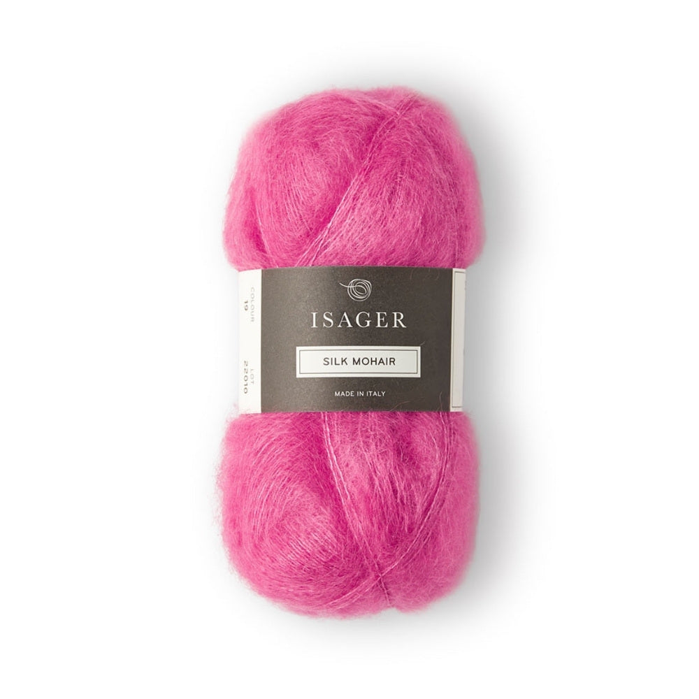 Edles Silk Mohair Garn von Isager in kräftigem Pink. Flauschig, leicht und ideal für luxuriöse Strickprojekte.