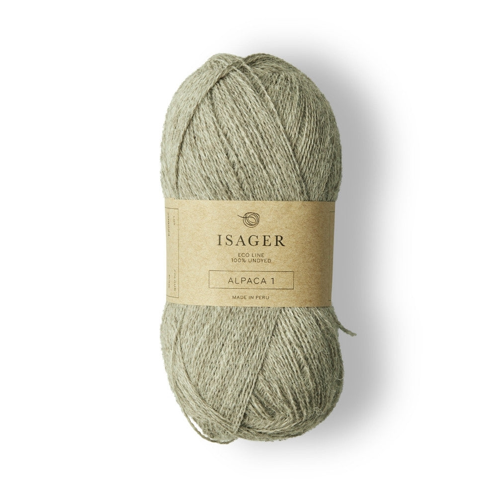 Feines Isager Alpaca 1 in hellem Silberton – perfekt für zarte  edle Strickprojekte.
