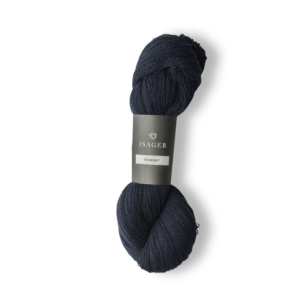 Tiefes Navyblau für elegante Strickprojekte aus 100% Wolle.