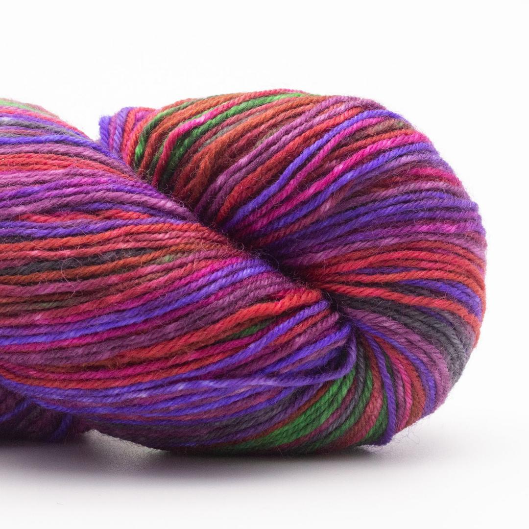 Kremke Lazy Lion in Farbe 005 – robuste, weiche Sockenwolle mit 75 % Wolle und 25 % Nylon.