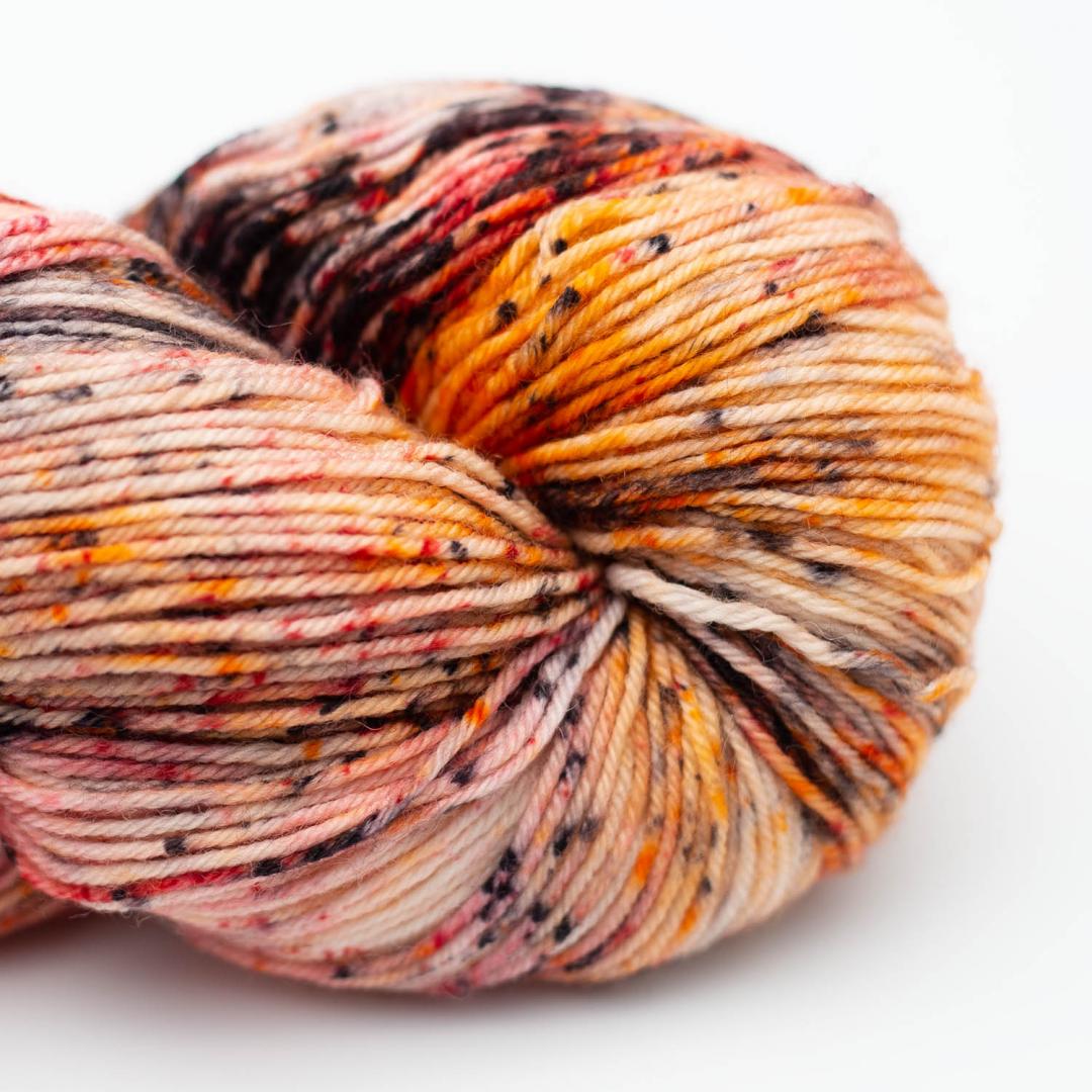 Kremke Lazy Lion in Farbe 1216 – robuste, weiche Sockenwolle mit 75 % Wolle und 25 % Nylon.