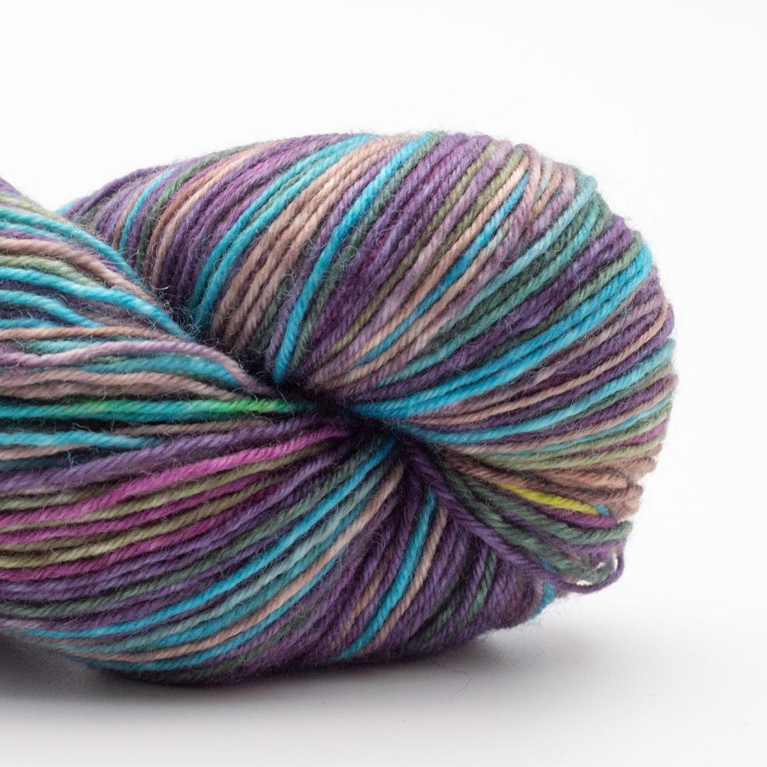 Kremke Lazy Lion in Farbe 0003 – robuste, weiche Sockenwolle mit 75 % Wolle und 25 % Nylon.