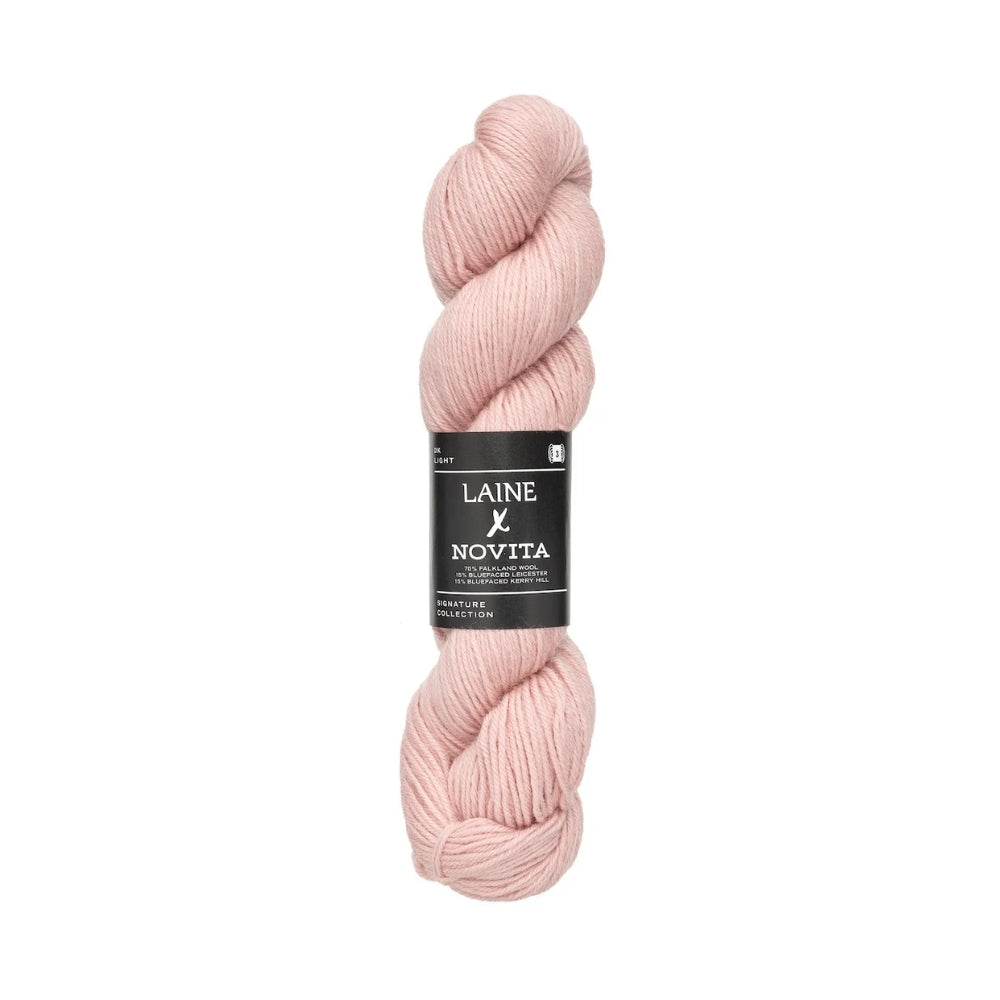 Strickgarn Novita Laine DK Whispering Petal – 70% Falklandwolle, 15% Bluefaced Leicester, 15% Bluefaced Kerry Hill