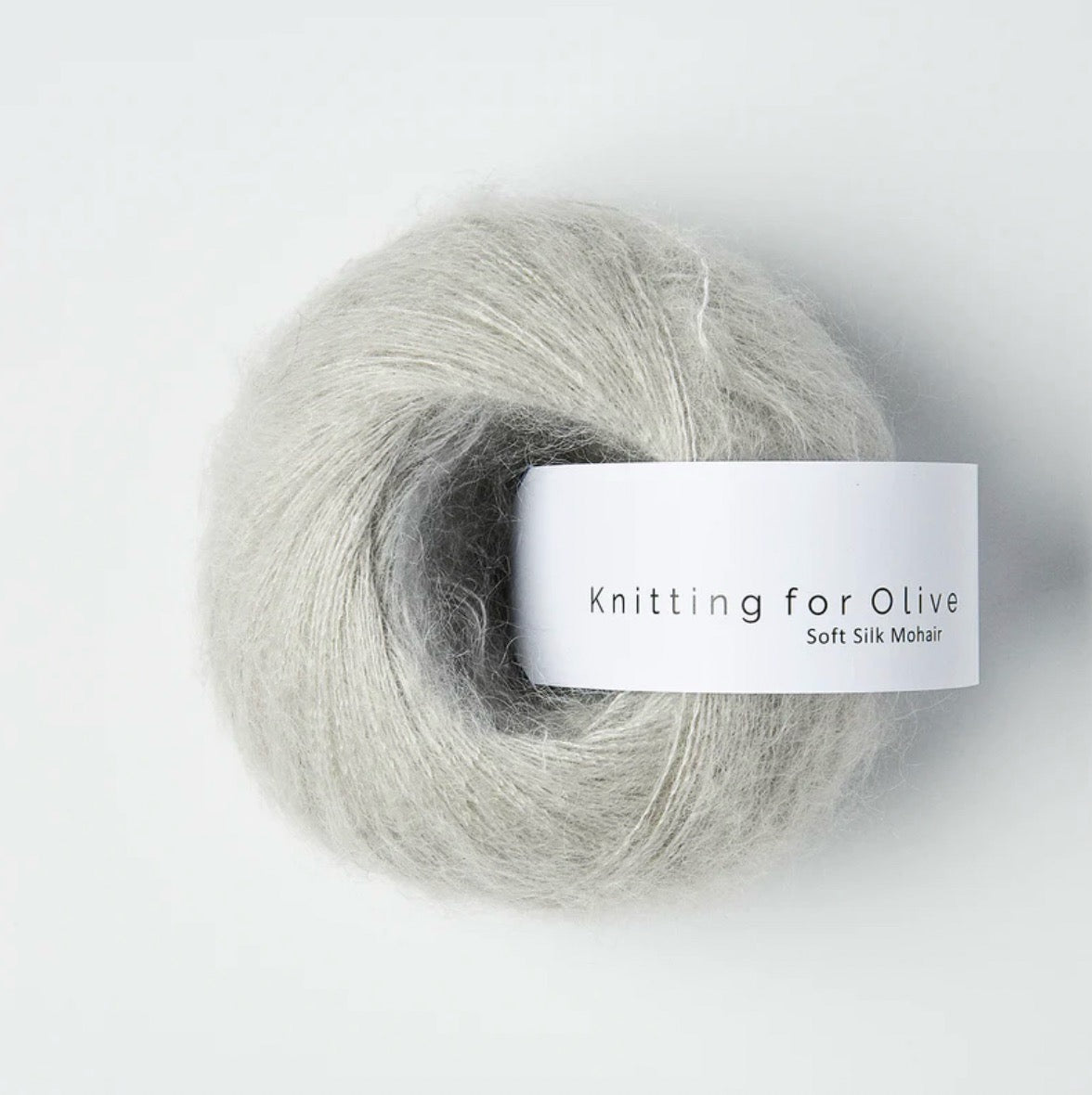 Knitting for Olive 70% RMS-zertifiziertes Mohair, 30% cruelty free Maulbeerseide in der Farbe Pearl Gray